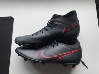 Botas fútbol talla 41 de segunda mano por 35 EUR en Montmeló en WALLAPOP