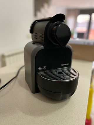Cafetera NESPRESSO de segunda mano por 15 EUR en Cardedeu en WALLAPOP