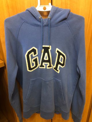 Sudadera Azul GAP de segunda mano por 28 EUR en León en WALLAPOP