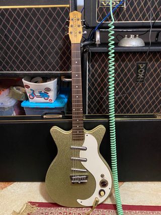 Danelectro Silver Sparkle dc3 (año 2000) de segunda mano por 500 EUR en San  Fernando en WALLAPOP