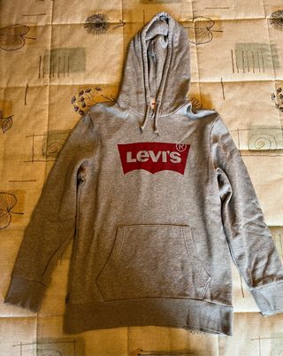 Sudadera Levi\\'s de segunda mano por 20 EUR en San Martín de la Vega en  WALLAPOP