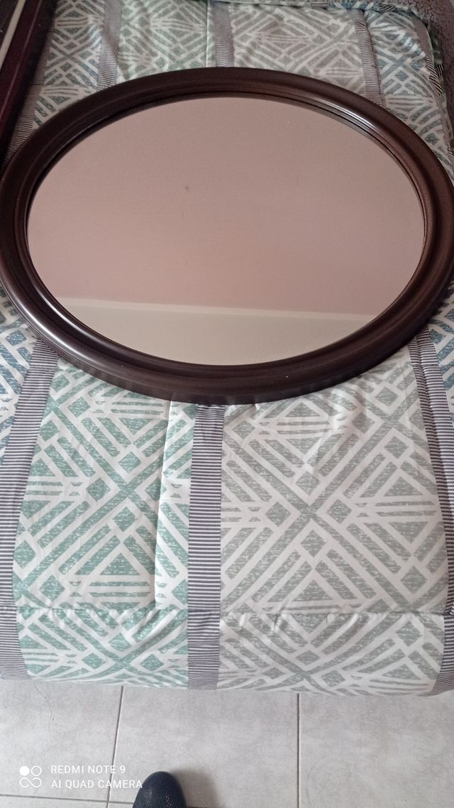 Espejo redondo color marrón