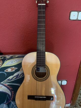 Guitarra Manuel Rodríguez e hijos de segunda mano por 70 EUR en Burjassot  en WALLAPOP
