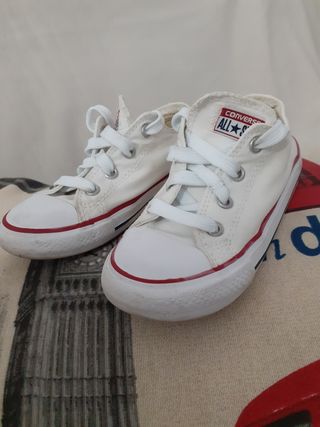 Converse blancas, talla 25 de segunda mano por 15 EUR en Tavernes Blanques  en WALLAPOP