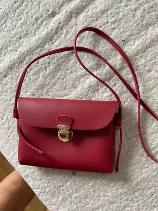 Bolso rojo granate pequeño de segunda mano por 5 EUR en Barcelona en  WALLAPOP