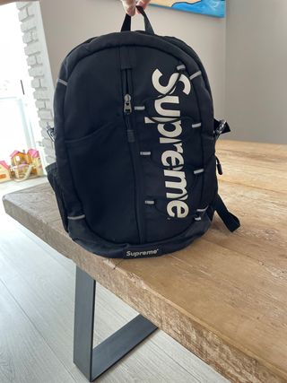 Mochila Supreme de segunda mano en WALLAPOP