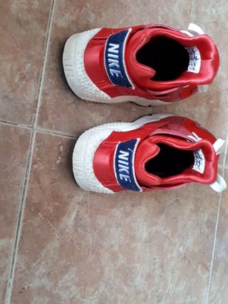 Bambas Nike Air Huarache hombre rojas Núm 43 de segunda mano por 40 EUR en  Reus en WALLAPOP