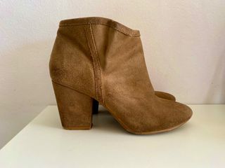 BOTINES ZARA CAMEL de segunda mano por 7 EUR en Finca El Jardinito en  WALLAPOP