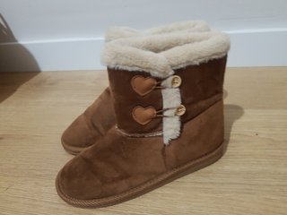 Botas estilo esquimal de segunda mano por 10 EUR en Zaragoza en WALLAPOP