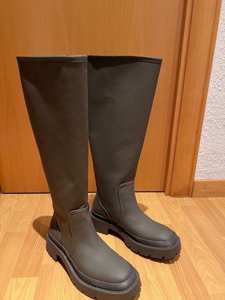 Botas de agua Zara - verde caqui de segunda mano por 25 EUR en Barcelona en  WALLAPOP