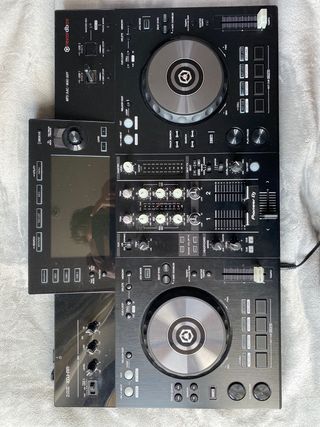 PIONEER DJ XDJ RR CONTROLADOR MEZCLADOR MESA DJ PI de segunda mano por 900  EUR en Segovia en WALLAPOP