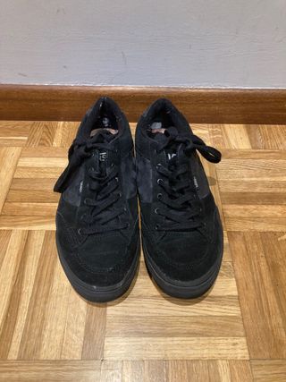 Vans Old Skool Negras y Azules - Talla 43 de segunda mano por 30 EUR en  Gijón en WALLAPOP