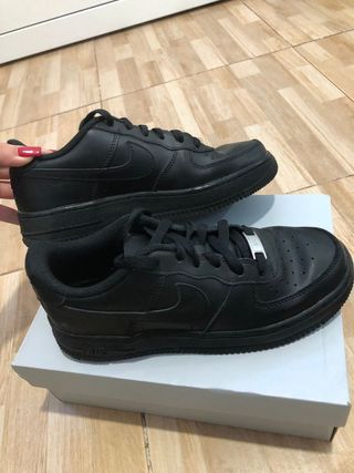 Zapatillas air force Nike talla 37 de segunda mano por 75 EUR en El Palmar  en WALLAPOP