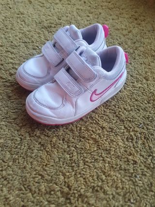 Zapatillas nike talla 26 de segunda mano por 5 EUR en Madrid en WALLAPOP