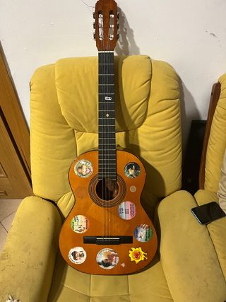 Guitarra española juanita de segunda mano por 40 EUR en Málaga en WALLAPOP