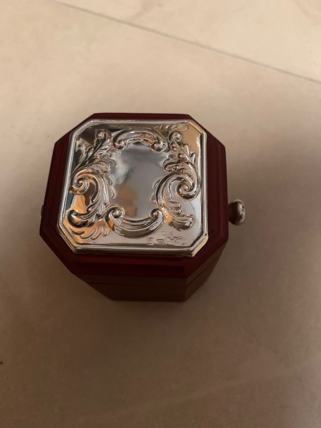 Reloj de mesa nuevo a estrenar