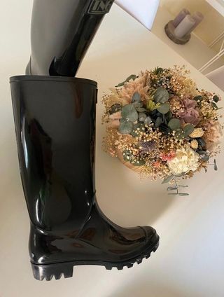 BOTAS DE AGUA TINO GONZÁLEZ de segunda mano por 40 EUR en Alcantarilla en  WALLAPOP