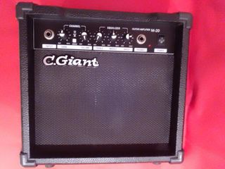 Amplificador C. GIANT M-20 de segunda mano por 45 EUR en Torrox en WALLAPOP