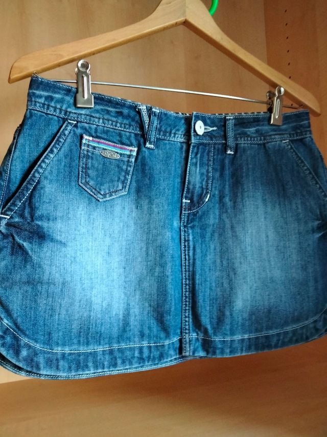 BLUSAS Y FALDAS "Rip Curl" "Roxy"