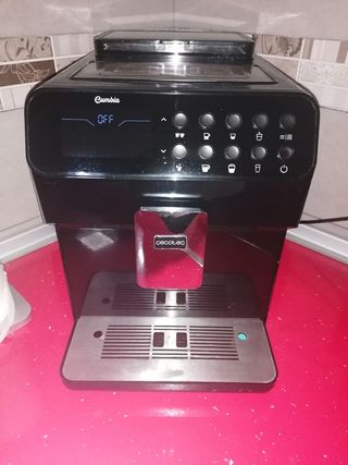 Cafetera Cecotec seminueva de segunda mano por 220 EUR en El Ejido en  WALLAPOP