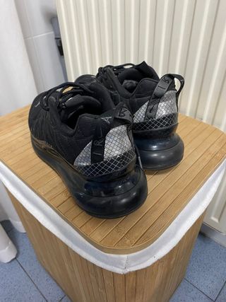 Nike Airmax 720-818 de segunda mano por 20 EUR en Torrejón de Ardoz en  WALLAPOP