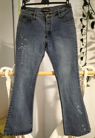 Pantalones acampanados de segunda mano en Badalona en WALLAPOP