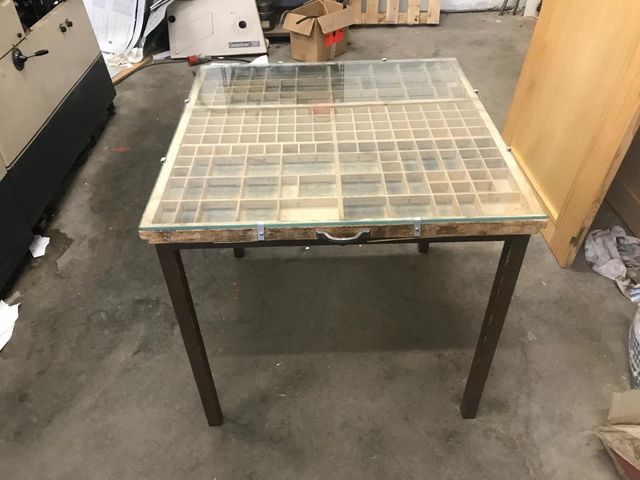 Mesa antigua chivalete imprenta