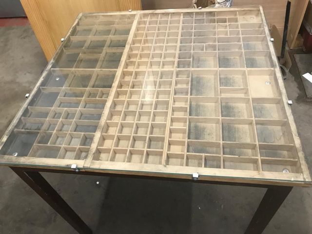 Mesa antigua chivalete imprenta