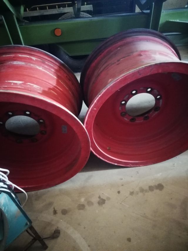Se vende juego de llantas cosechadora r32, 800e