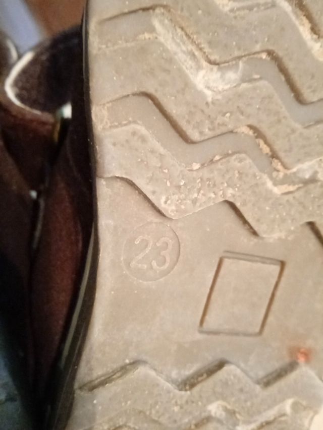 Botas num 23
