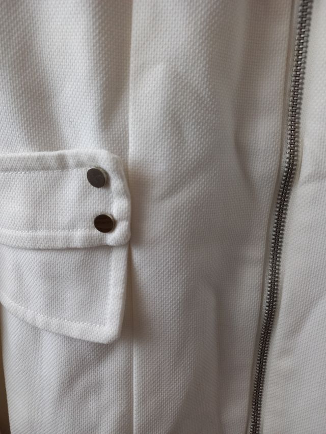 Chaqueta blanca Stradivarius talla S.