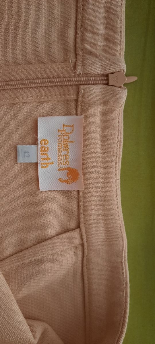 Falda rosa. Dolores Promesas. Talla 42