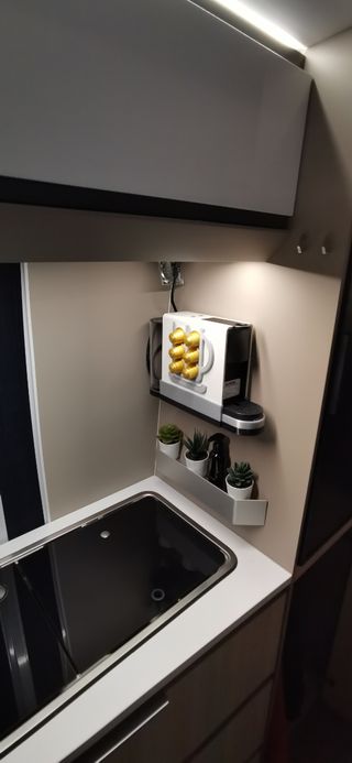 Soporte Nespresso para autocaravana de segunda mano por 35 EUR en Alicante  en WALLAPOP