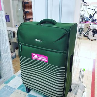 MALETA IT LUGGAGE VERDE de segunda mano por 24 EUR en Torrevieja en WALLAPOP