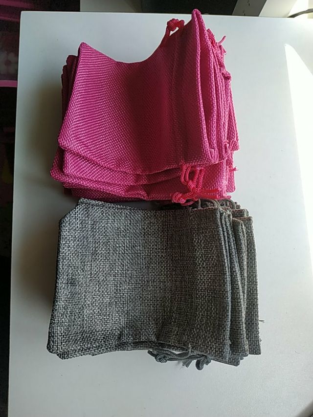 28 Bolsitas de lino con cordon