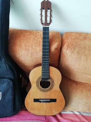 Guitarra española Admira infante de segunda mano por 50 EUR en Urduliz en  WALLAPOP
