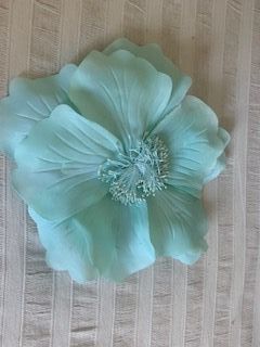 Flor de tela con pistilos