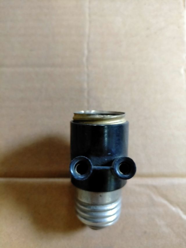 Casquillo E27 con dos esnchufes 