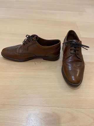 Zapatos oxford piel Massimo Dutti número 35 de segunda mano por 50 EUR en  Salamanca en WALLAPOP