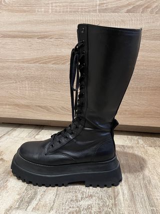 Botas Zara de segunda mano por 50 EUR en Badalona en WALLAPOP