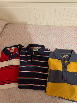 3 polos de Tommy Hilfiger de segunda mano por 28 EUR en Rivas-Vaciamadrid  en WALLAPOP