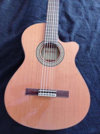 Guitarra clásica con previo Alhambra 3C CT E1 de segunda mano por 455 EUR  en Sabadell en WALLAPOP