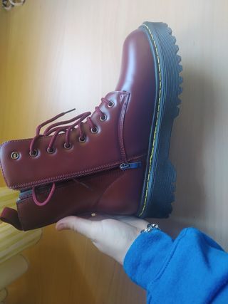Botas militares granate. de segunda mano por 26 EUR en Ontinyent en WALLAPOP