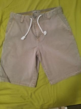 Pantalon corto de Pull Bear talla 13 14 años de segunda mano por 5 EUR en  Pinto en WALLAPOP