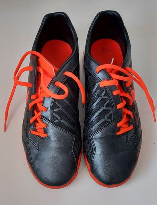 Botas de fútbol con tacos NIKE T90 Talla 45 de segunda mano por 25 EUR en  Barcelona en WALLAPOP