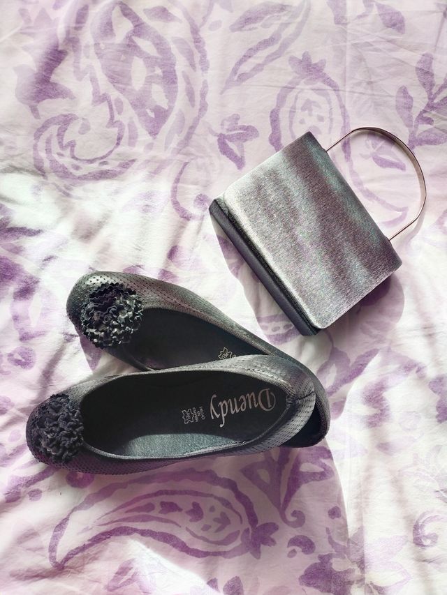 Zapatos señora tipo salón piel negros.