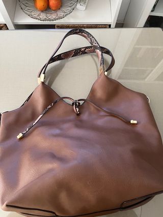Bolso Parfois reversible camel\\/serpiente de segunda mano por 14 EUR en San  Juan de Aznalfarache en WALLAPOP