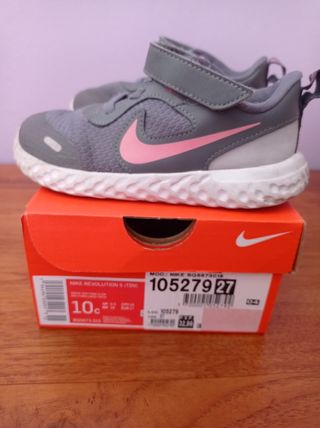 Zapatillas nike niña numero 27 de segunda mano por 10 EUR en Monzón en  WALLAPOP