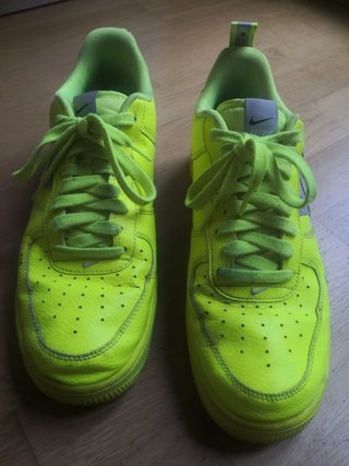 NIKE AIR FORCE 1 LOW UTILITY AMARILLO FOSFORITO de segunda mano por 36 EUR  en Barcelona en WALLAPOP