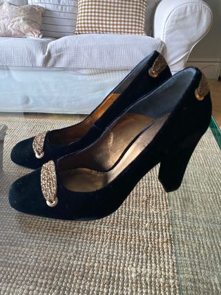 Zapatos de tacón Magrit de segunda mano por 40 EUR en Madrid en WALLAPOP